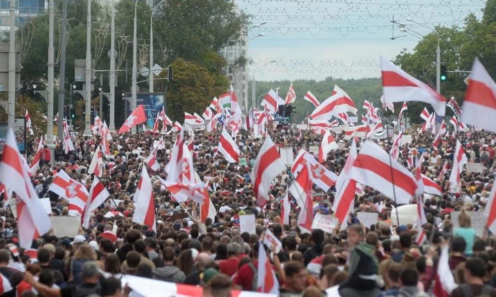 Λευκορωσία: Εκατοντάδες άνθρωποι διαδήλωσαν κατά του Λουκασένκο